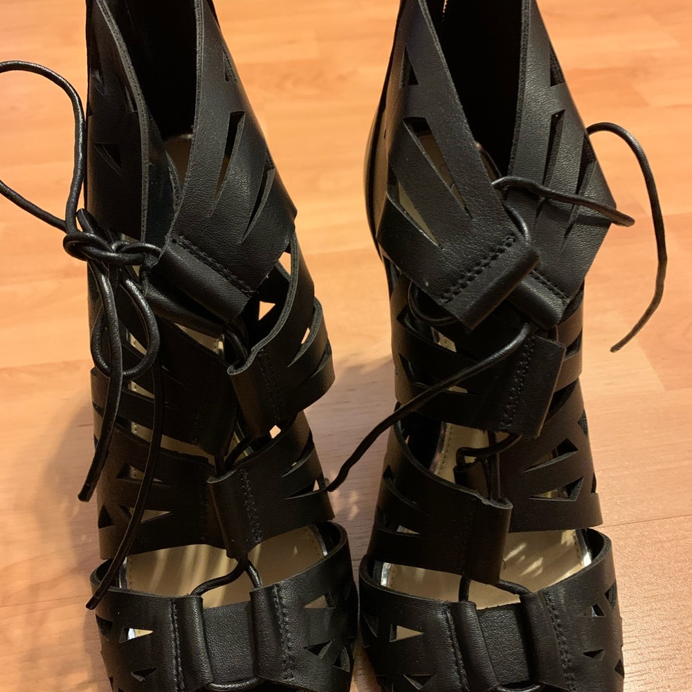 Jessica Simpson heels - Picture 2 of 4